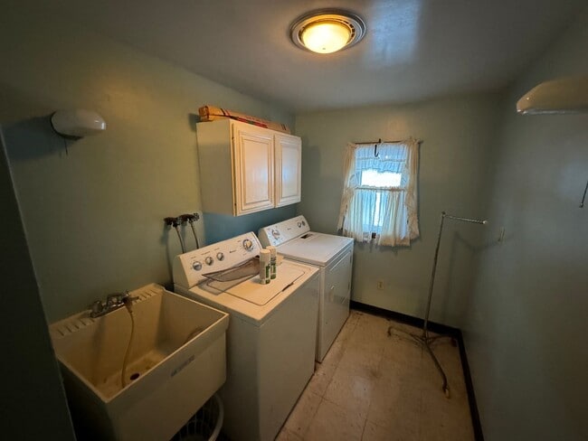Building Photo - Single Family Home