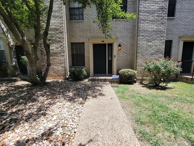 Building Photo - 8400 Jamestown Dr