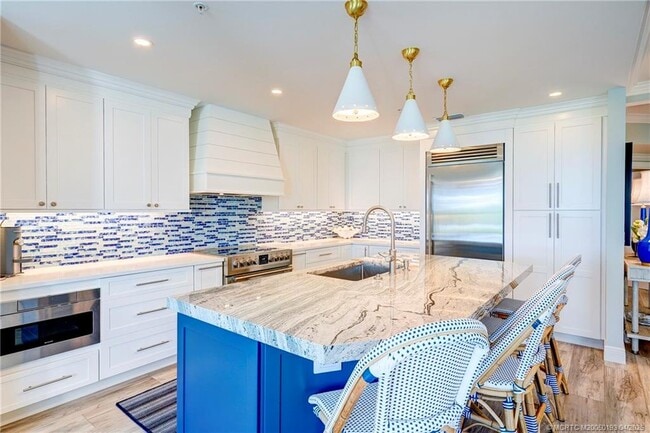 Building Photo - 5799 NE Island Cove Way