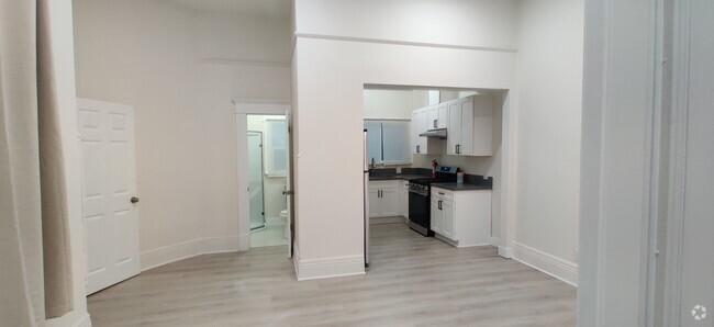 Building Photo - 1331 S Park Ave