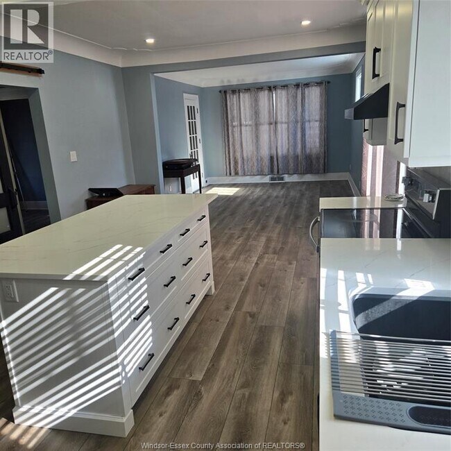 Building Photo - 567 Oak Ave