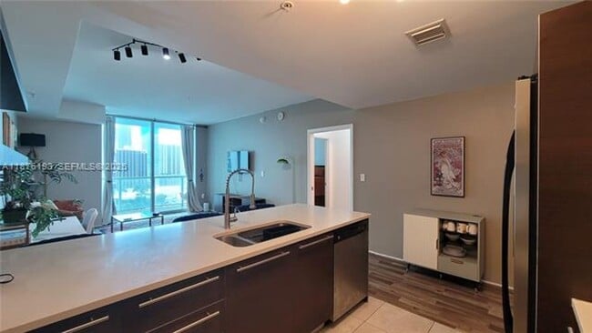 Photo - 1900 N Bayshore Dr cu-2009 Apartment
