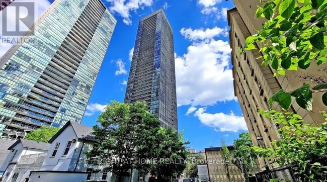 Building Photo - 101 Charles St E