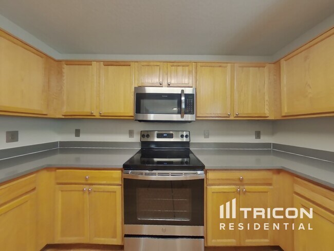 Building Photo - 1149 E Lakeview Dr