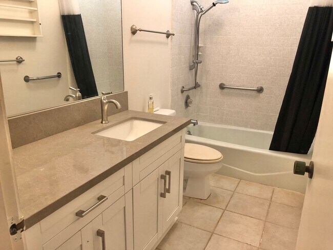 Foto del edificio - Newtown Estates: Single level 3 bedroom 2 bathroom 2 car garage house