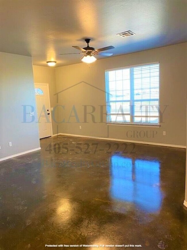 Foto del edificio - Move in Special - 3br 2ba duplex with 2 ca...