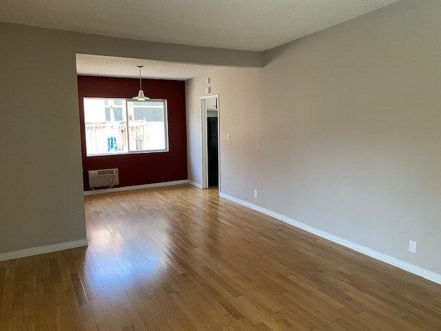 Building Photo - 941 N San Vicente Blvd