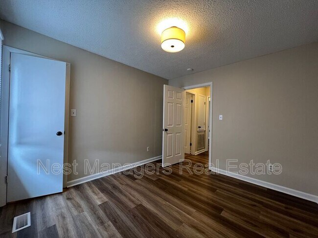 Building Photo - 1505 Diamond Rd
