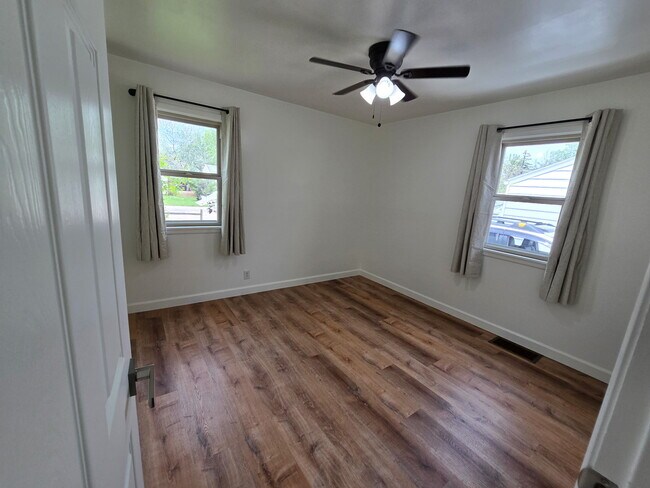 Foto del edificio - 1348 W 29th St
