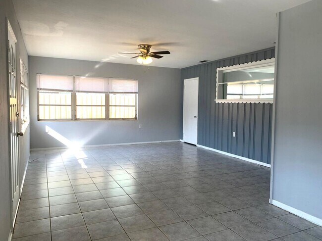 Foto del edificio - Marina District - 2 Bedroom 1 Bath