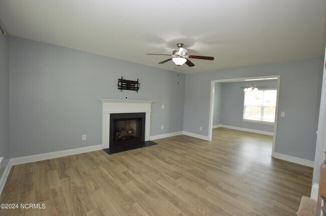 Foto del edificio - 322 Bubbling Brook Ln