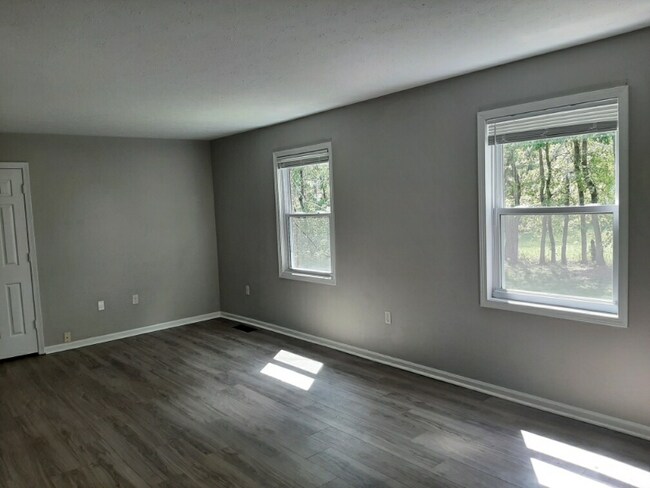 Foto del edificio - 302 Molloy Ct