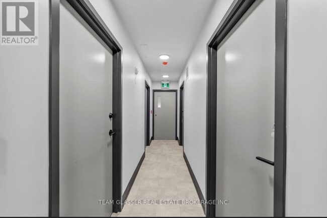 Photo du bâtiment - 400 Scenic Dr