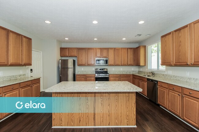 Foto del edificio - 6621 WATERTON AVE