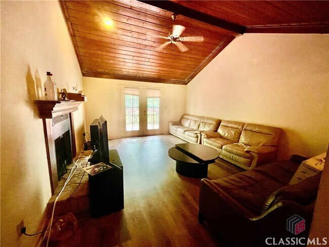 Building Photo - 595 Macon Hwy