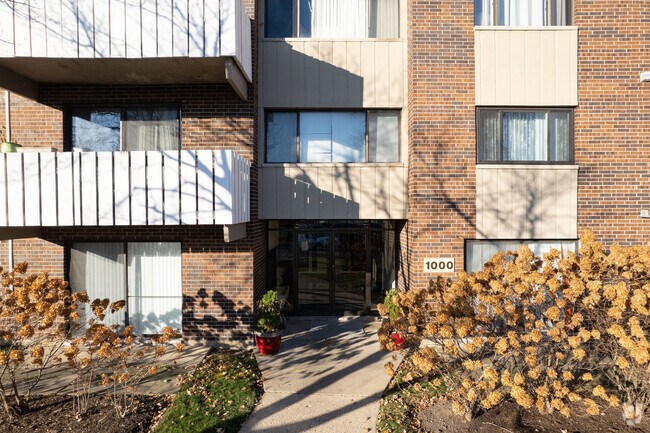 Building Photo - 1000 Bayside Dr