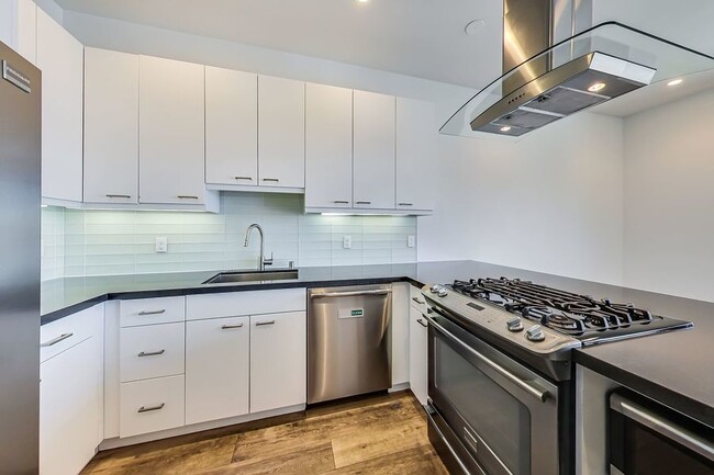 Building Photo - Recently Remodeled 4 bed/2 bath apartment ...