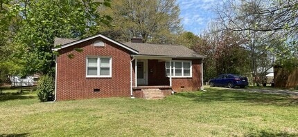 Building Photo - 806 Eastview St