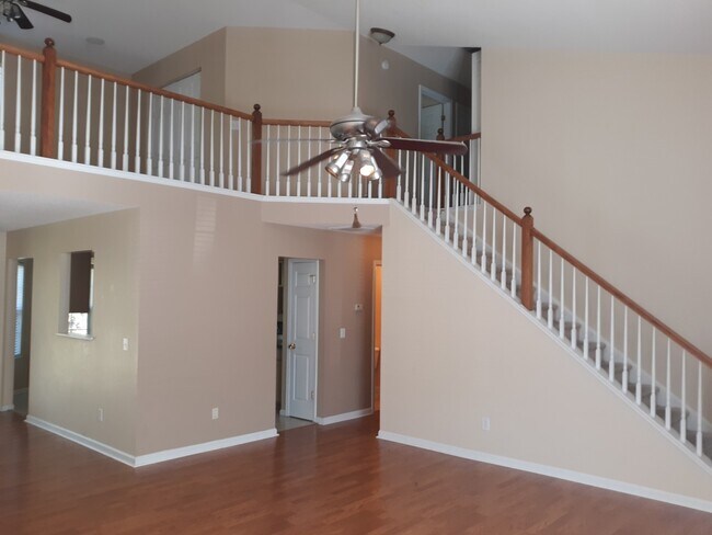 Foto del edificio - Charming 2 Story Home in Northeast Columbia!
