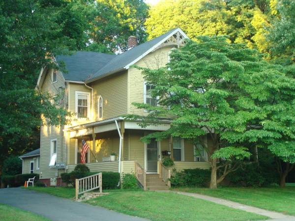 Foto del edificio - 130 Hartford Ave