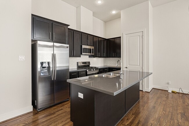 Foto del edificio - 3945 Tulane St