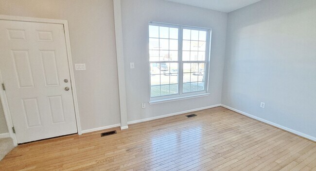 Foto del edificio - 3 Bed / 2-1/2 Bath Single Family Home w/1-Car garage