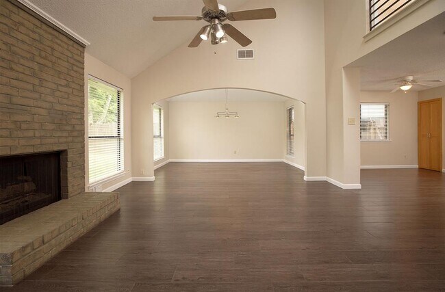 Foto del edificio - 3807 Cedar Valley Dr