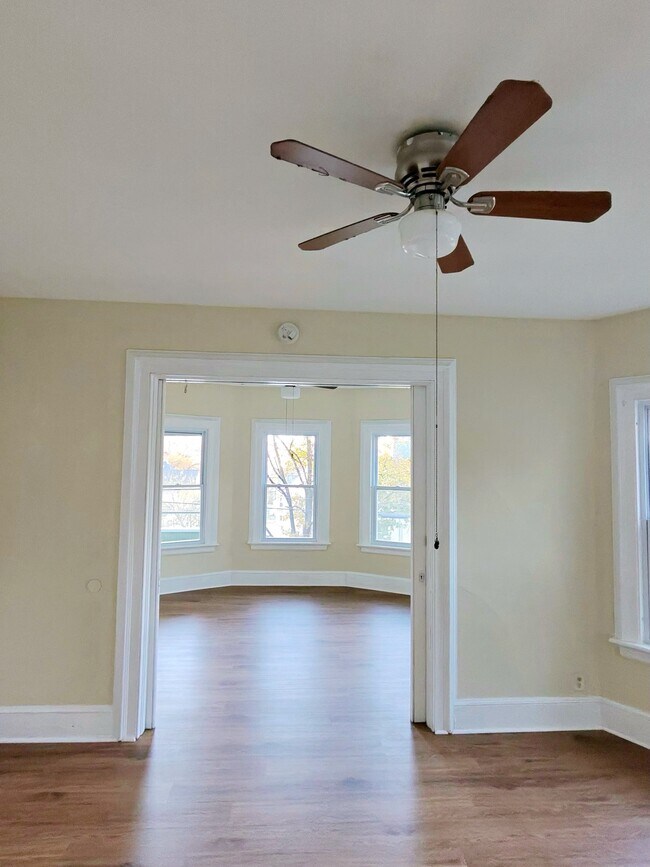 Foto del edificio - 142 Hillside Ave