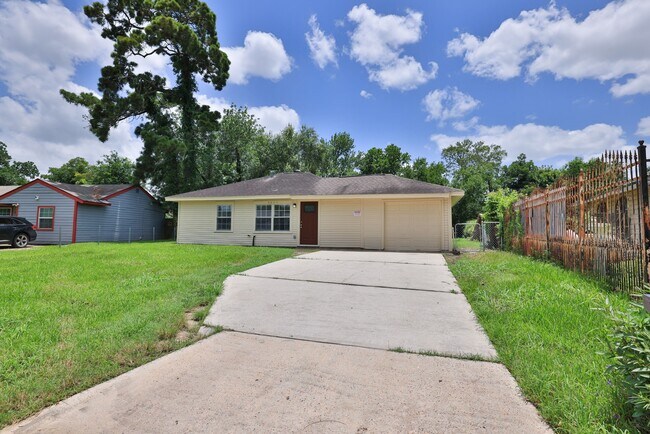 Foto del edificio - 9026 Lake Forest Blvd