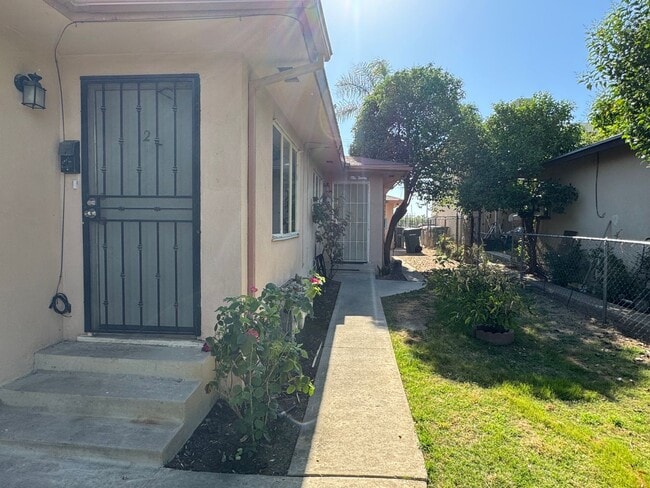 Building Photo - 2927 Peerless Ave