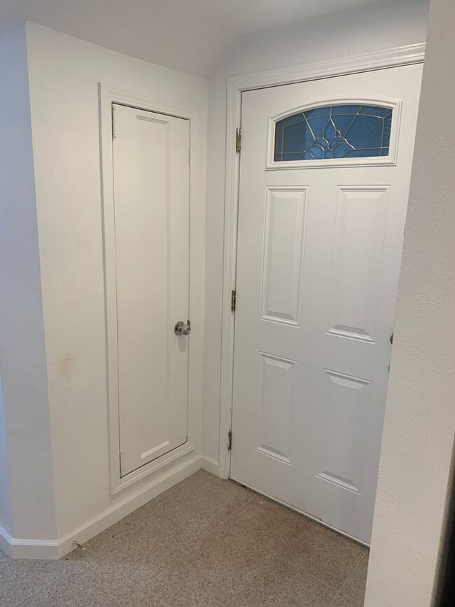 Building Photo - Modern 2-Bedroom Unit – $2,200/month