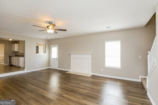 Foto del edificio - 717 Fletcher Dr