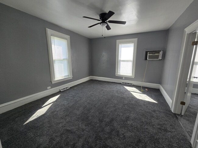 Building Photo - 1122 E 6th Ave