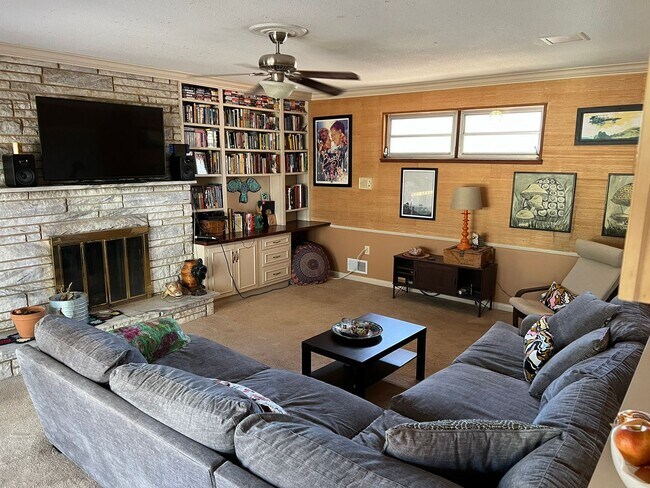 Foto del edificio - Spacious Single-Family Home in Country Clu...