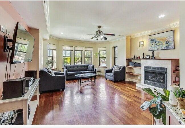 Sala de estar - 8145 S Prairie Ave