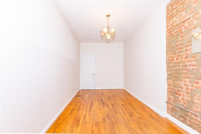 Building Photo - 1327 Halsey St