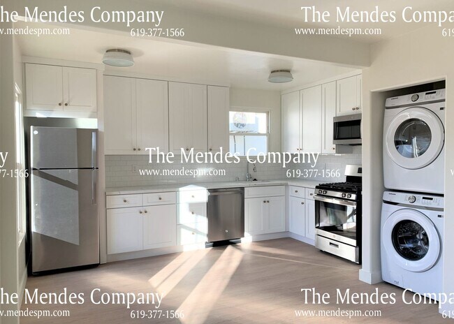Building Photo - Modern Luxury 1 bedroom/ 1 bathroom End Un...