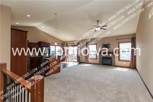 Building Photo - Delightful 4 Bedroom Ranch in West Des Moi...