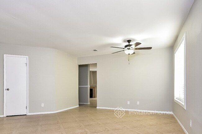 Building Photo - 4033 Hazelridge Dr