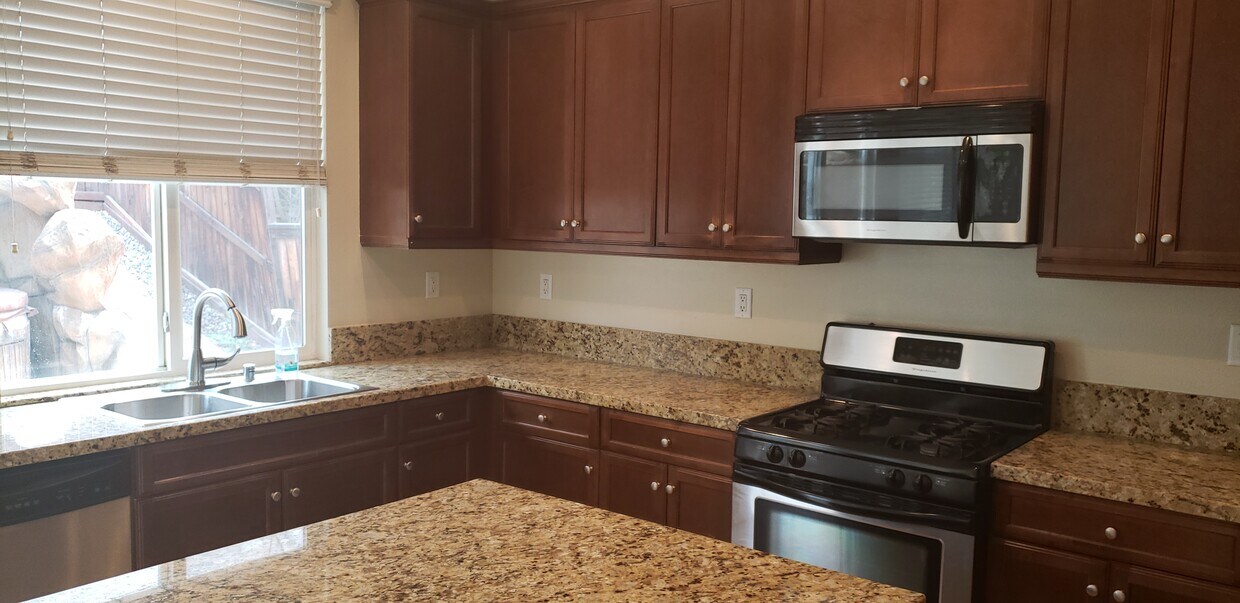 Primary Photo - 10777 Barberry Ct