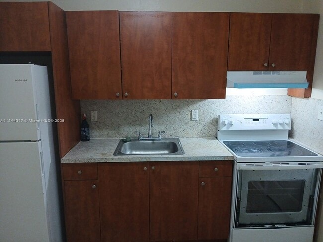 Foto del edificio - 115 Roberts Rd