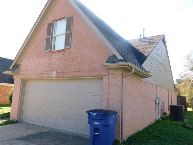 Building Photo - 10515 Pecan View Dr