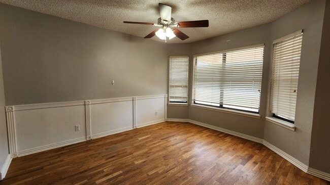 Building Photo - Elegant 3-Bedroom Home with Modern Kitchen...
