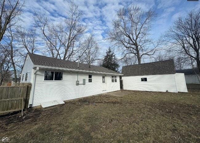 Building Photo - Cozy 3-Bedroom Home with Spacious Yard in Indianapolis