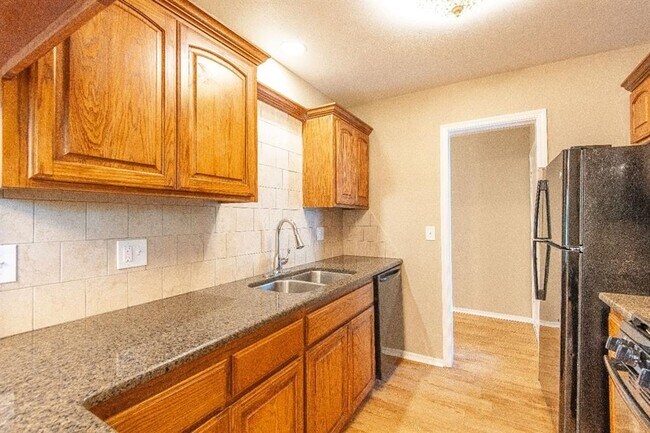 Foto del edificio - 6724 N Meridian Ave