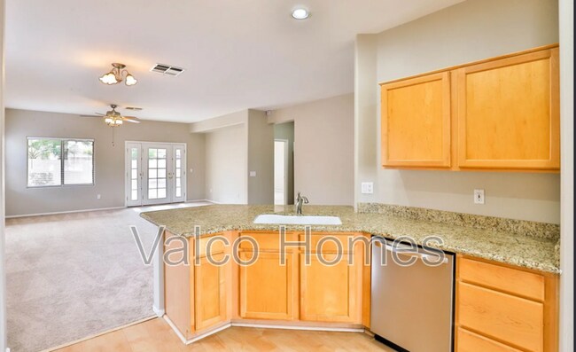 Foto del edificio - 2047 E Riviera Dr