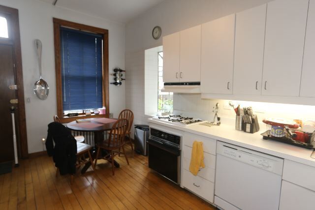 Foto del edificio - 2661 N Burling St