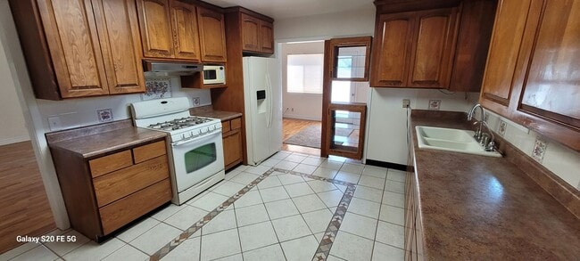 Building Photo - Spacious Home for Rent