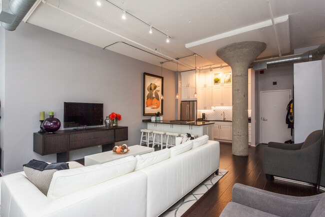 Building Photo - 130 S Canal St