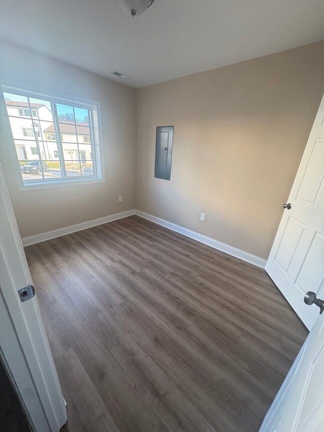 Foto del edificio - 302 Hendrickson Ln